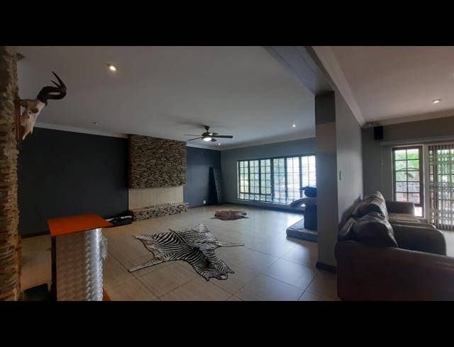 3 BEDROOM HOUSE FOR SALE IN CLUBVILLE